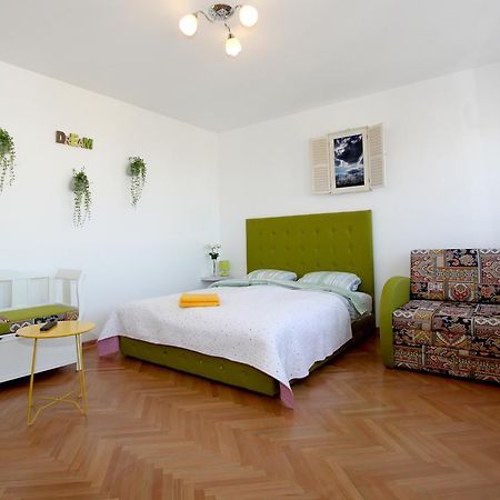 Apartamento Dream Apt With Parking Belgrado Exterior foto